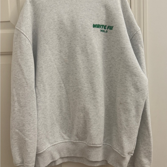 White fox hoodie some minor flaws from wear - Picture 2 of 2